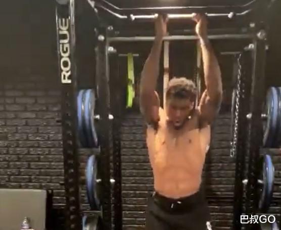 [周琦]停摆54天！字母哥更健壮了，从瘦麻杆到魔鬼肌肉人，周琦学着点