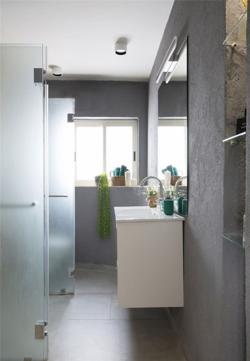 老父亲为女儿买房，没人住也要买，爸爸：以后不上班也能养她老！