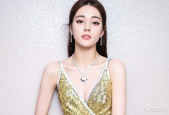 「迪丽热巴」罗志祥拍热巴大腿,热巴高情商回应,这举动是故意的还是没注意