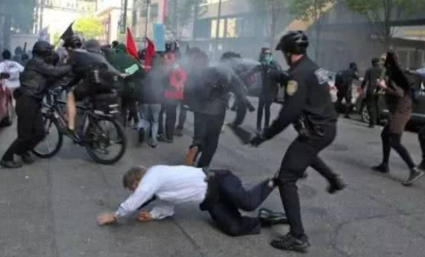 装甲车■开火了！装甲车开道62000名士兵武力镇压，特朗普称赞干得漂亮