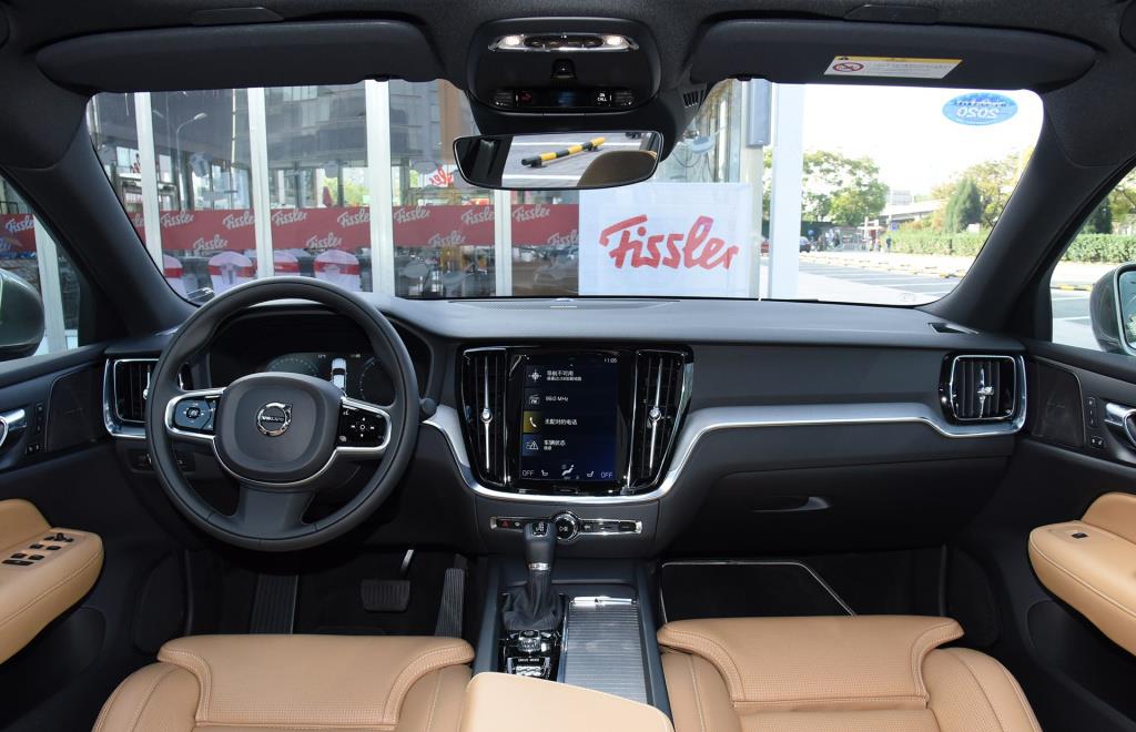 宝马3系|宝马3系、奥迪A4L、沃尔沃S60L怎么选,车主:选它不仅帅气还安全