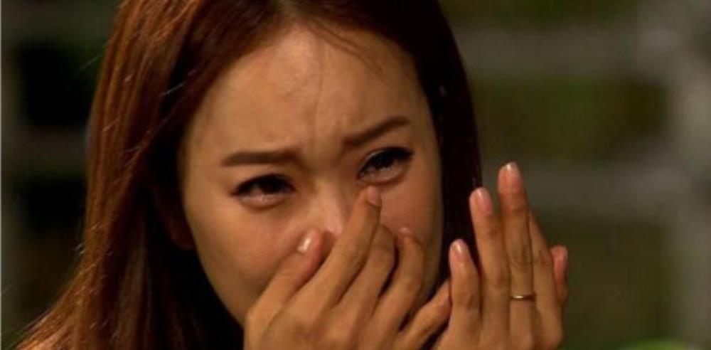 大学|母亲为让儿子上大学，亲手撕毁姑娘的通知书，真相大白后姑娘泪崩