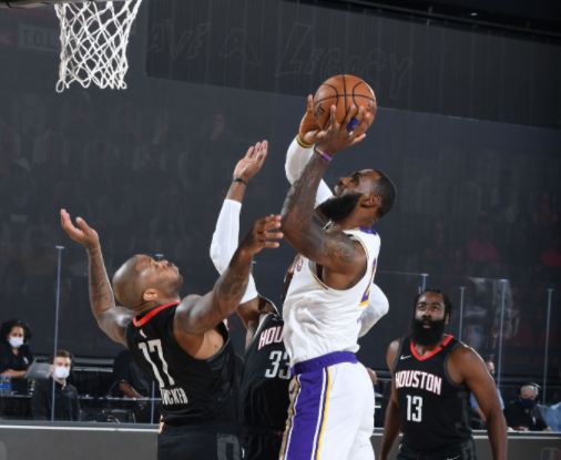 勒布朗·詹姆斯|35-20！詹姆斯单节轰11分，湖人轰7记三分投疯了，威少4中1遭詹皇大帽