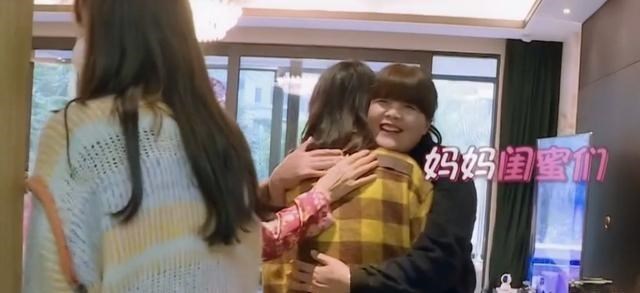 [王鸥]王鸥给同母异父的妹妹花钱，鼓励妈妈再婚，家人却像外人般冷漠