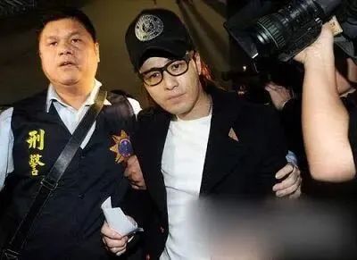 许绍洋▲因出演《海豚湾恋人》走红,成名后却极度膨胀,涉黑被抓前途尽毁