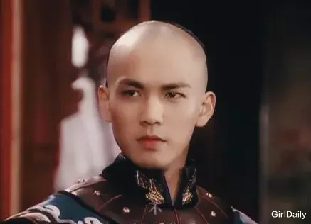 「钟汉良」钟汉良和小16岁谭松韵“官宣恋情”，我却想起当年的绝世白月光……