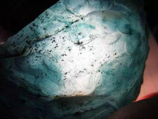 「文玩」价值1.8亿的赌石,摸一下就要上千元?看一眼需要付钱吗?