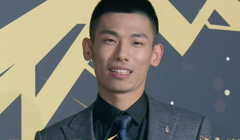 骚男|不让刷礼物的3个主播，现实中一个比一个有钱，个个都开着大公司