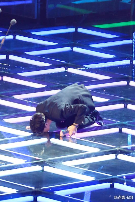 张艺兴|张艺兴啥体量？练习生计划引娱乐圈红星集体祝贺，SM老板还夸上了天