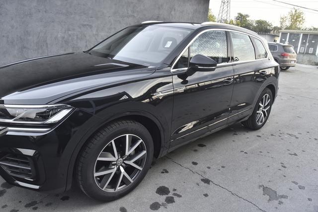 【大众途锐】比奥迪Q7还憋屈!从57万下探到45万,比高铁还舒适,却没人要