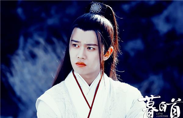 谭松韵|《暮白首》还在播,任嘉伦又有新剧播出,看到女主颜值不输谭松韵