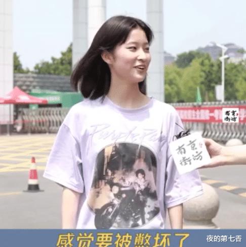 女孩|2020高考第一个走出来的考生,她是语文课代表,看到颜值后网友不淡定了