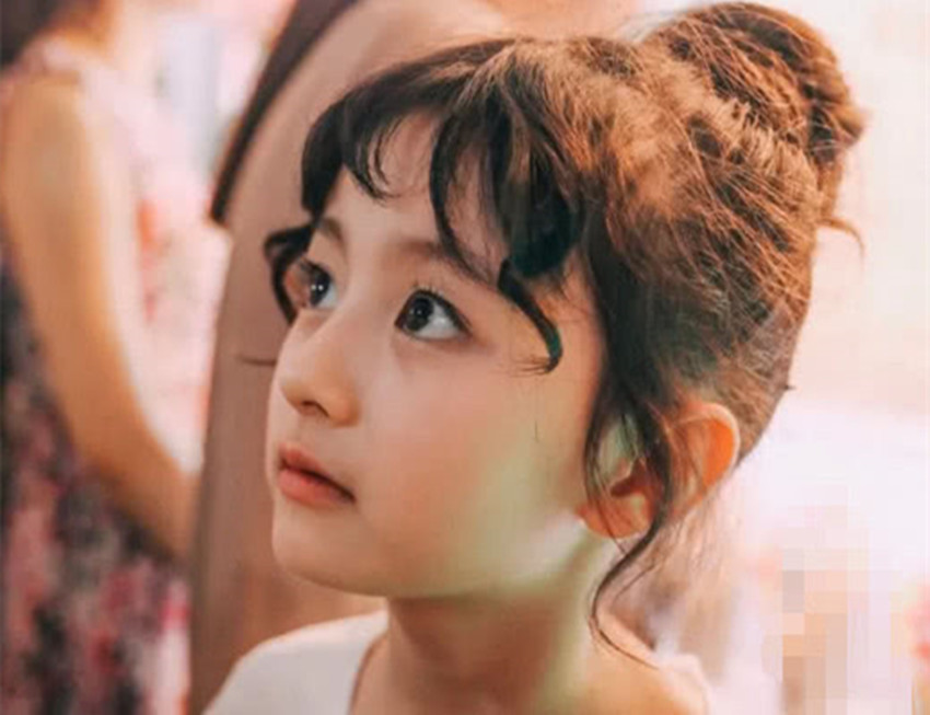 卸妆|9岁“网红宝宝”天天化妆，学习荒废，卸妆前后“样子”让人唏嘘