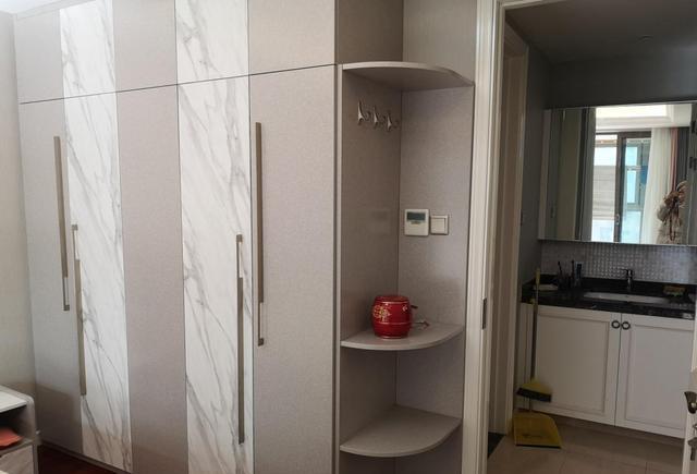 |硬装部分刚晾味好，媳妇又花了2万定制了柜子，这样搭配好看吗？