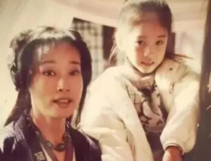 演艺圈：她意外把妹妹带进演艺圈, 如今妹妹红遍全国, 她却不温不火