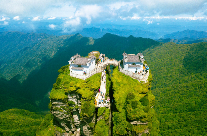 「悬空寺」我国最危险的风景，都是怎么打造的？游客：腿都软了！