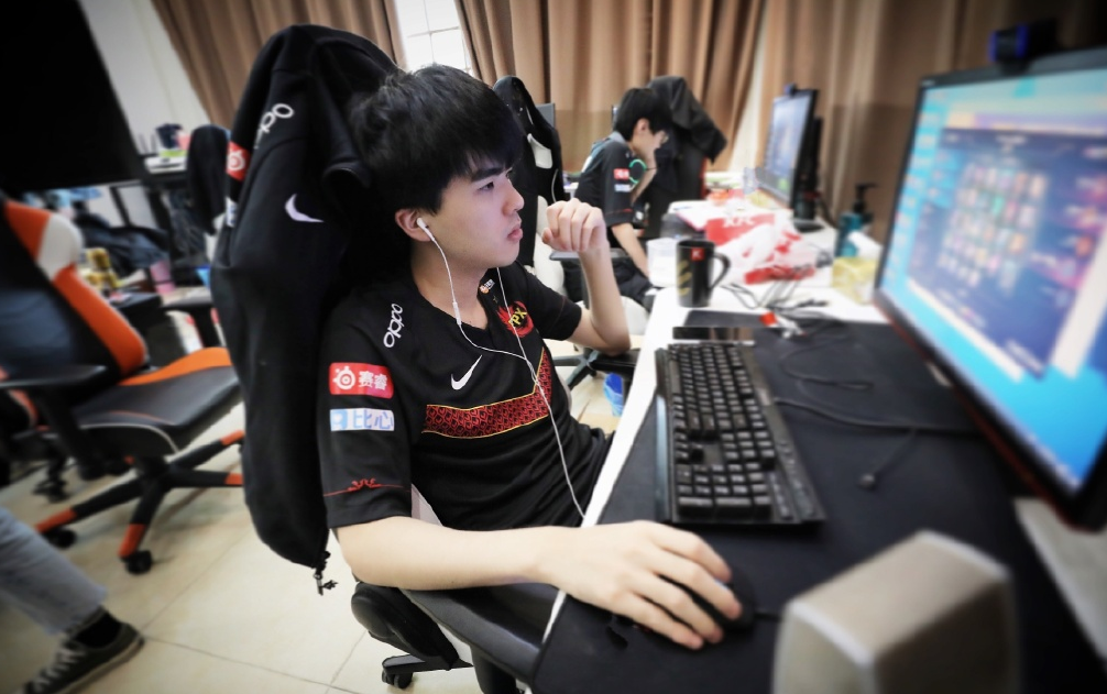 【金泰相】LOL：FPX惨败另有隐情？Doinb赛前直播嘲讽：FMVP是买来的？