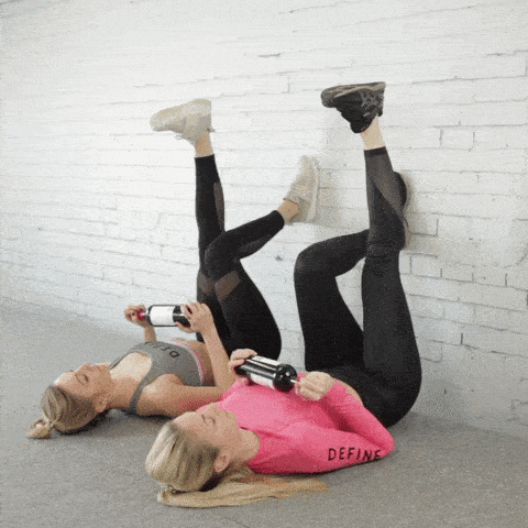 李若彤：46岁李若彤秀惊人马甲线！身材比15年前更紧致！