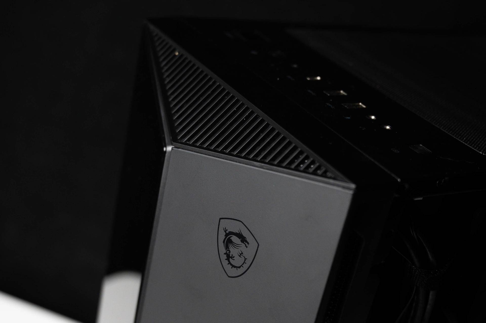 VR|微星氪金枪新品，MPG GUNGNIR 110R中塔机箱