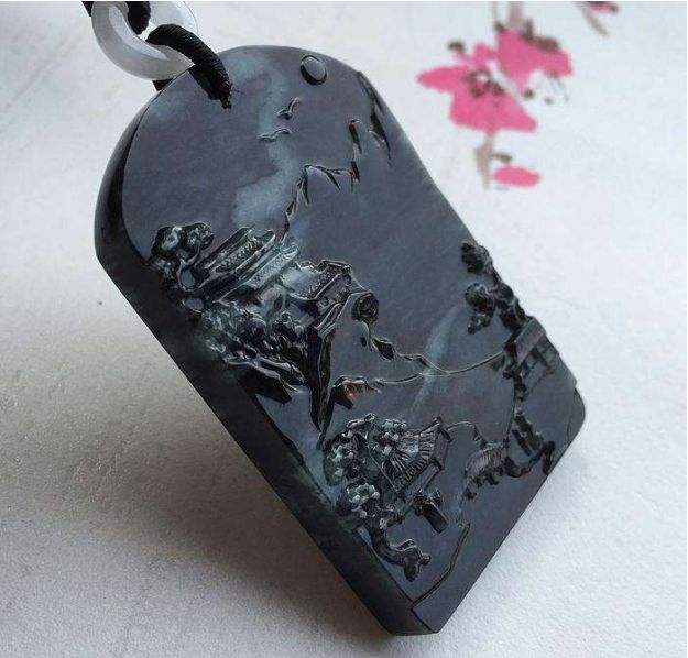 翡翠|你所以为其貌不扬的黑色系玉石，成品却大放异彩，快来欣赏一下吧