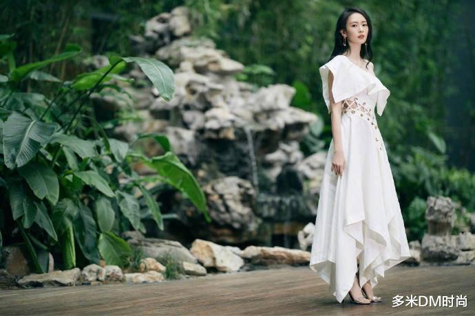 穿衣搭配|最强职场穿搭，顾佳look轻熟显气质，时尚又自在