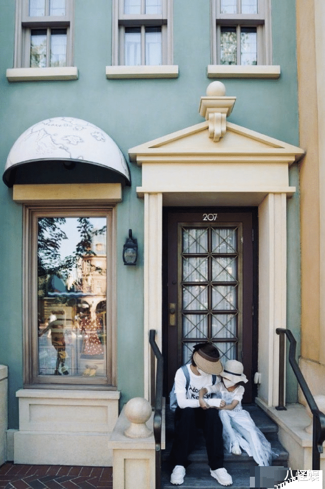 孙俪|孙俪夫妇送儿女上学，等等小花激动失眠，爸爸邓超不舍又哭了