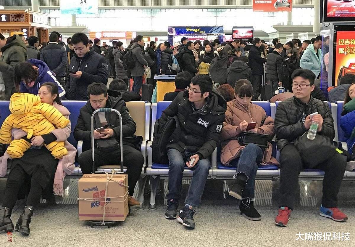 |为何高铁上的WiFi，只能连接却不能使用？列车员说出答案