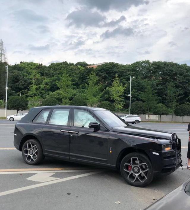 劳斯莱斯和长安相撞,损失200多万,看看长安三责险,段子成真了