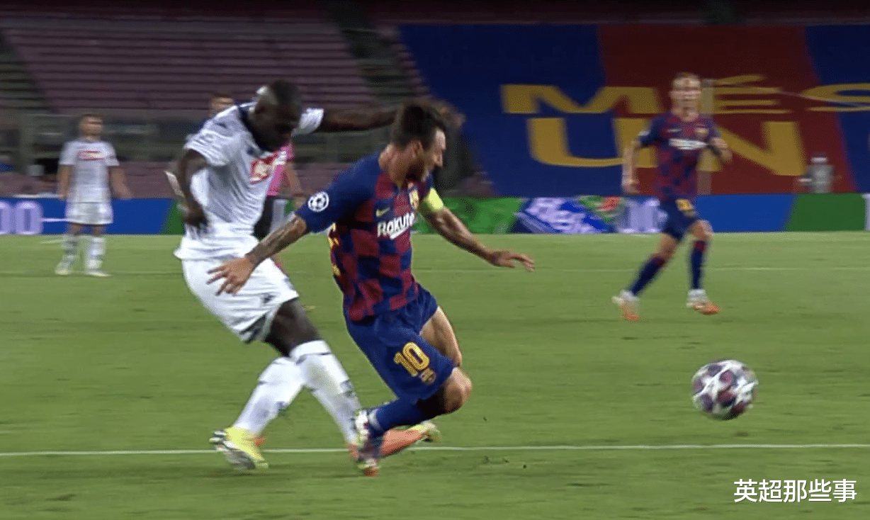 梅西|欧冠重大争议！梅西破门被VAR判定手球，拼了：被踢也要制造点球