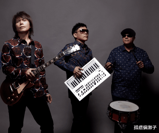 『演唱会』伍佰开演唱会插不上嘴，歌坛最后一块“遮羞布”，能否拉开