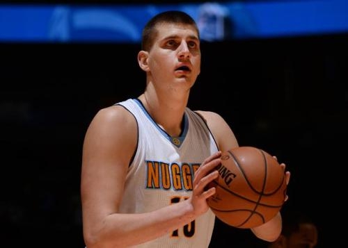 约基奇|为什么约基奇能立足NBA,一般来说这种职业球员很少有这体型?