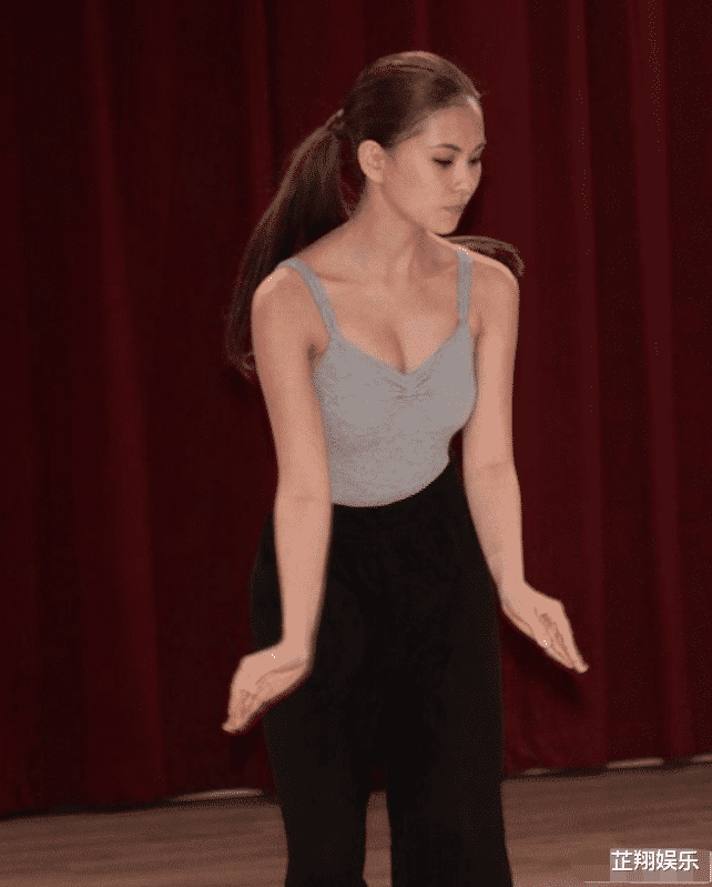 [周杰伦]昆凌17岁就让周杰伦追到手了，看到她的旧照后，难怪周杰伦急不可耐！