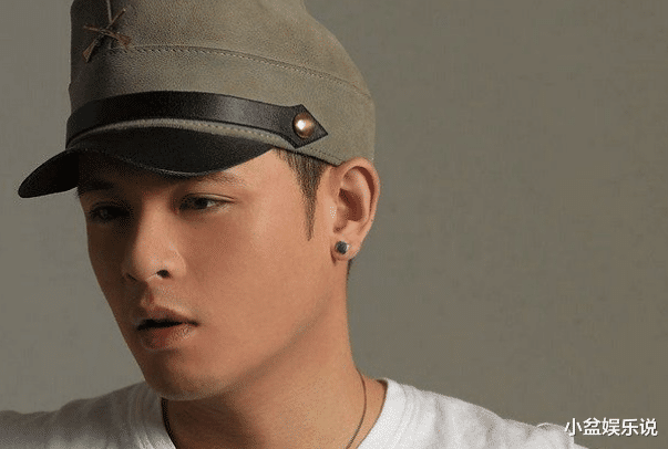 『侧田』出生在音乐世家的侧田，能写能唱能制作，不红都说不过去