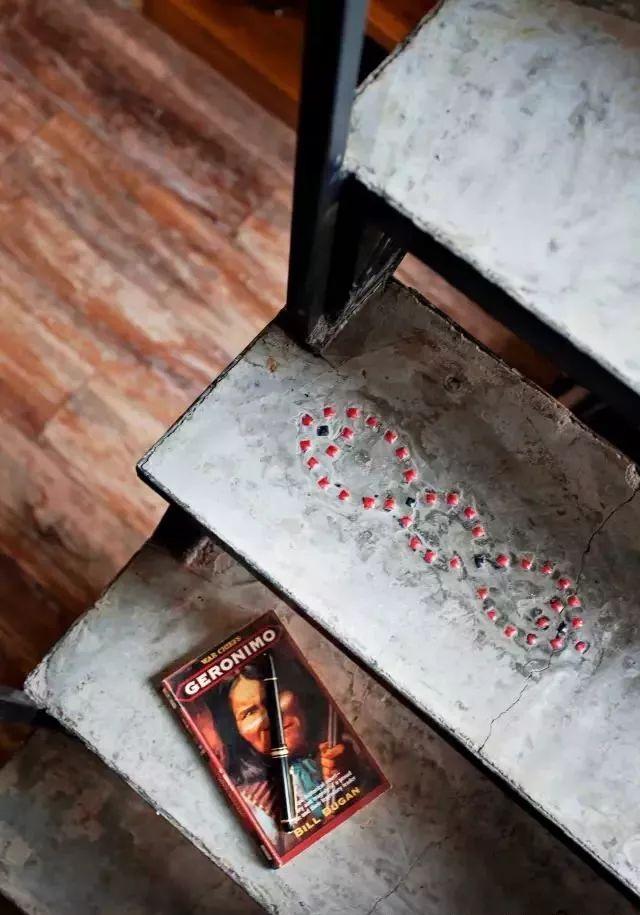 32㎡小复式，爆改成拥有10个功能空间的“豪宅”，餐厅兼书房真赞