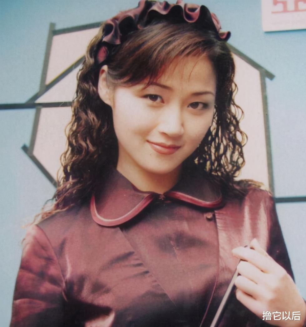 万绮雯|50岁万绮雯近照曝光，身材肌肤似25岁，网友：喝露水长大的吗？