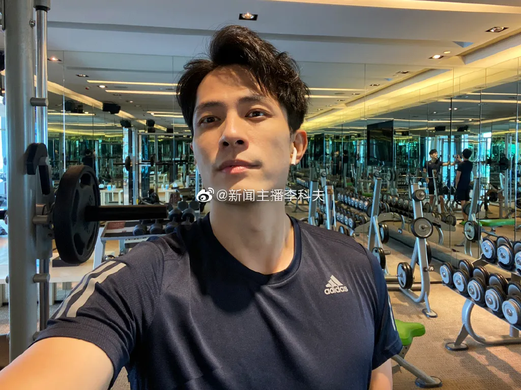 央视|“央视最美女记者”爆红，颜值吊打半个娱乐圈