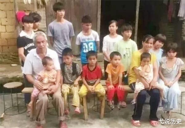 弋说历史|陆红兰：曾19岁时嫁给49岁农民工，21年间生下15个娃，现状如何？