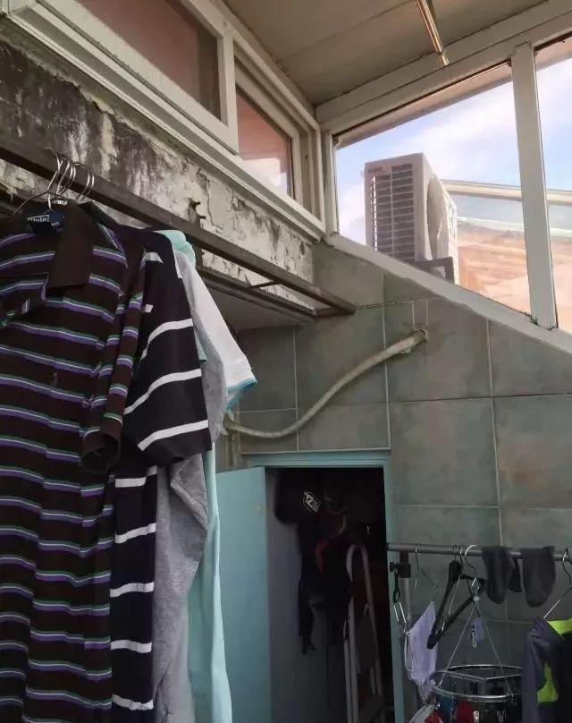 32㎡小复式，爆改成拥有10个功能空间的“豪宅”，餐厅兼书房真赞