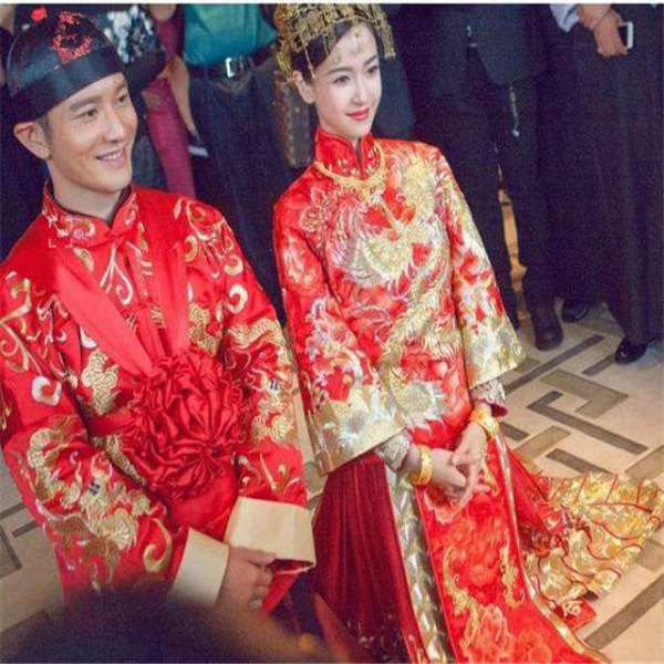 李易峰▲有种“般配”叫情侣年龄差，关晓彤赵丽颖上榜，最后一对竟相差17岁！