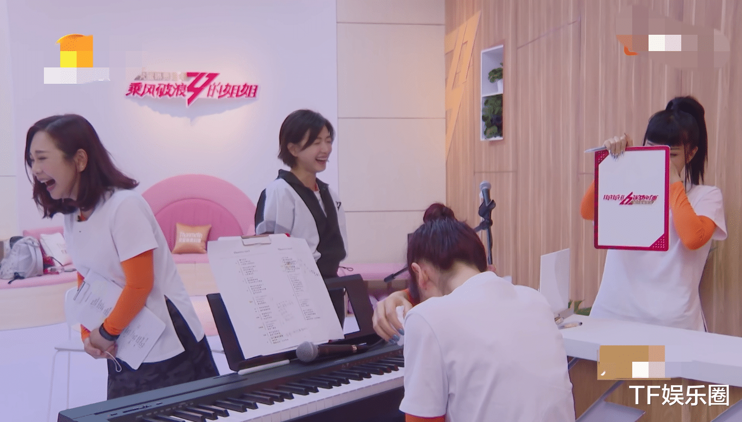 「海陆」海陆因不满歌词分配哭惨,金莎万茜在旁笑趴下,内心这么脆弱?