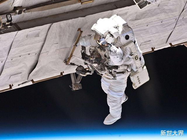 宇航员|我国首位女宇航员，返回地面后为何多年不露面，原因让人泪目