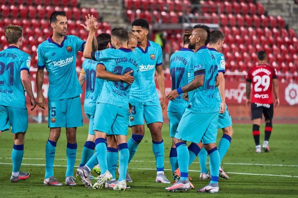 #巴塞罗那#梅西助攻+破门！巴萨4-0大胜升班马，力压皇马继续领跑榜首