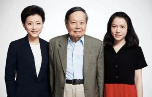 翁帆|98岁杨振宁与44岁妻子近照曝光：翁帆这16年经历了什么？