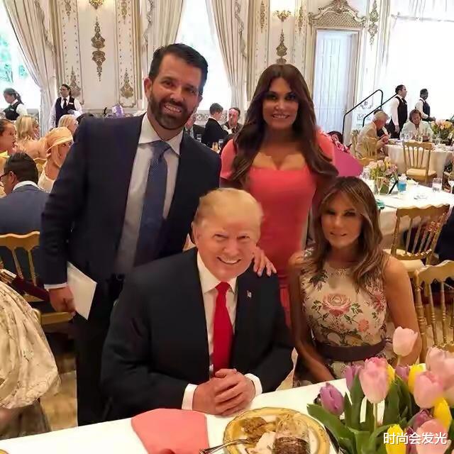 『特朗普』特朗普大儿子真叛逆！被原配甩掉后爱大8岁主播，与爸爸品味不同