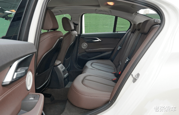 宝马1系|没白等，从19.88起万跌到14万，开出去，比迈腾帕萨特上档次