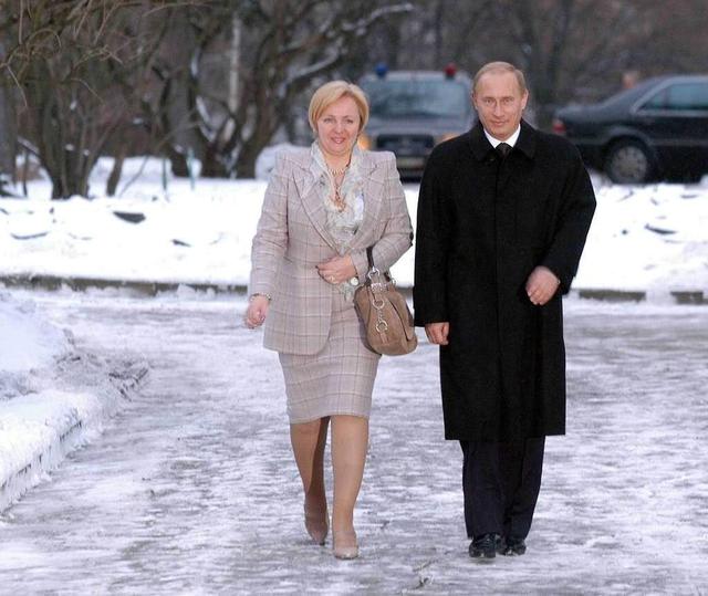#普京#当第一夫人还不开心！普京前妻在大妈的年纪，嫁给小21岁的小鲜肉