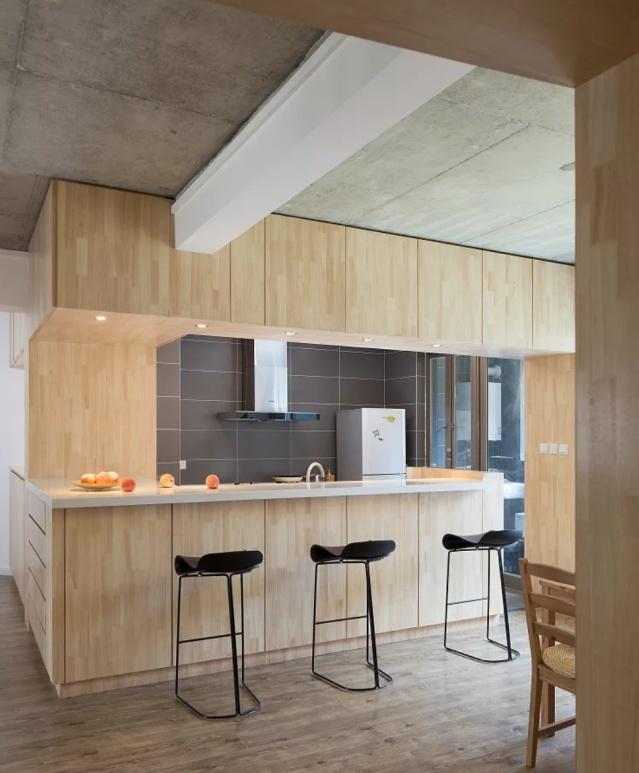 |老公硬把客餐厅屋顶“留空”不粉刷，打通沙发墙！完工后我懵了