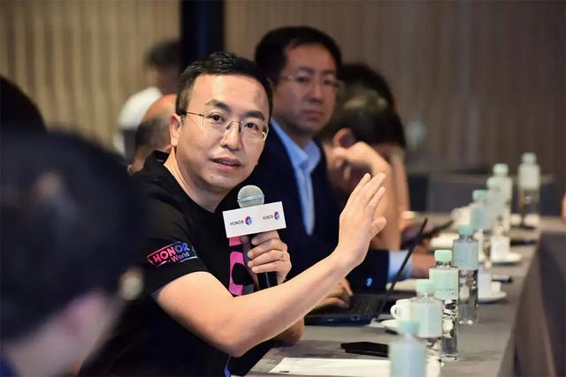 华为|创造条件也要上：荣耀V40安排了，麒麟、天玑芯片全都用上