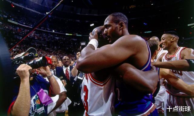 卡尔·马龙|科比离去，马龙在瓦妮莎旁买房的真实目的是什么？慈世平暗示真相