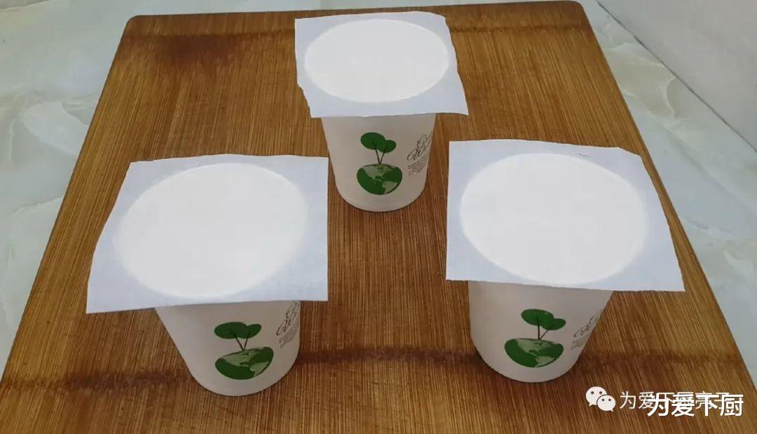 『雪糕』4个鸡蛋，1袋牛奶，冰箱里一放，做出特色雪花，吃过就念念不忘